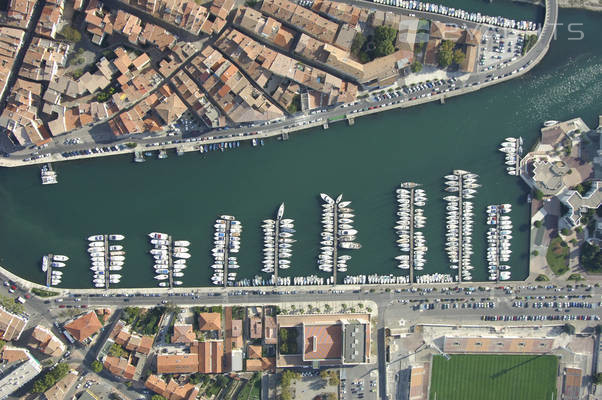 Bassin De Ferrieres Marina