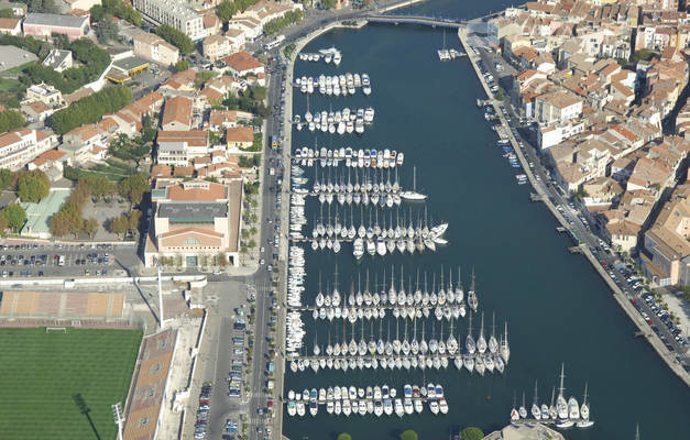 Bassin De Ferrieres Marina