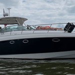 Chaparral 350 Signature Cruiser