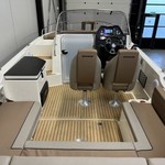 Quicksilver Activ 755 Sundeck