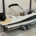 Quicksilver Activ 755 Sundeck