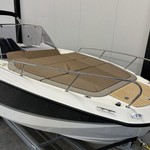 Quicksilver Activ 755 Sundeck