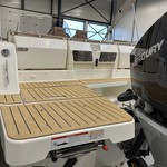 Quicksilver Activ 755 Sundeck