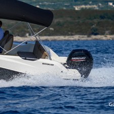 Quicksilver Activ 675 Sundeck