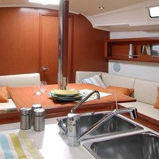 Beneteau Oceanis 37