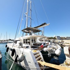 Lagoon 52