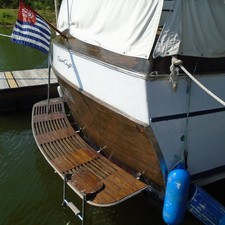 Chris-Craft Constellation 42