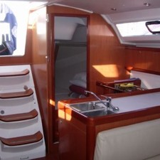 Beneteau Oceanis 37