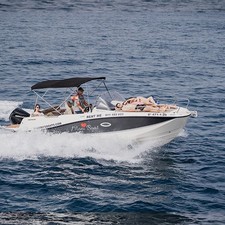 Quicksilver 755 Sun Deck