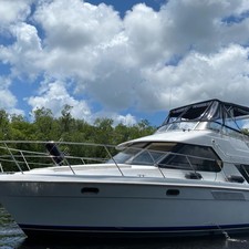 Carver 374 Voyager