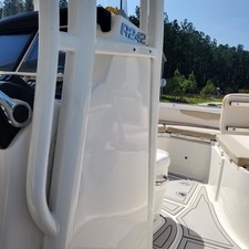 Robalo R242 Center Console
