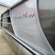 Bentley Pontoons Elite 220 Swingback Dual Captain