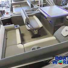 Tahoe Cascade 2585 Entertainer Tritoon Pontoon & Honda 4