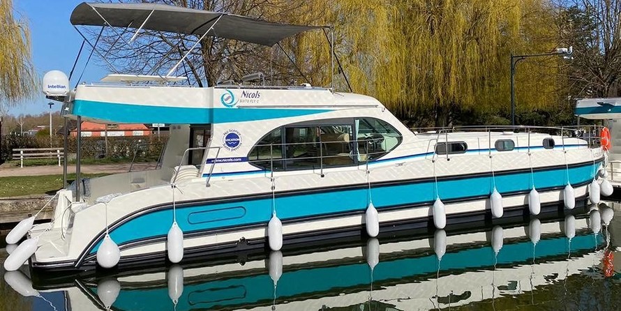 Cantieri estensi goldstar 560 c fly