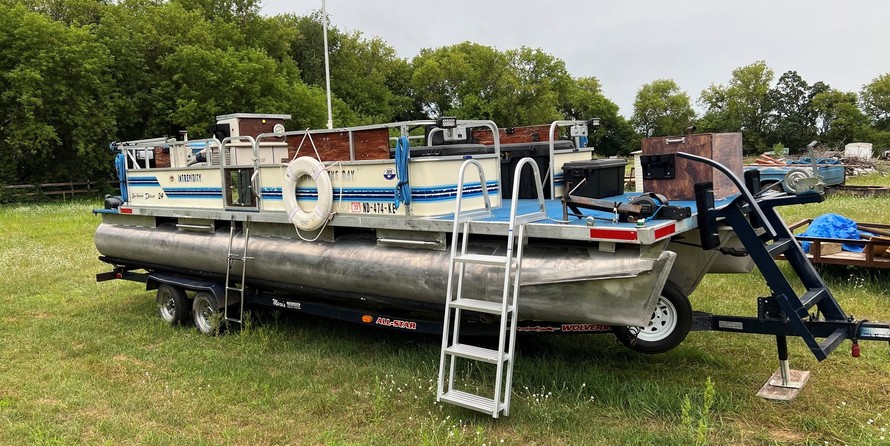 Weeres Sportsman Deluxe Tritoon