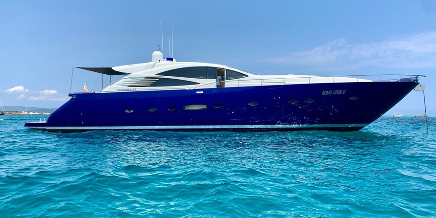 Pershing 76