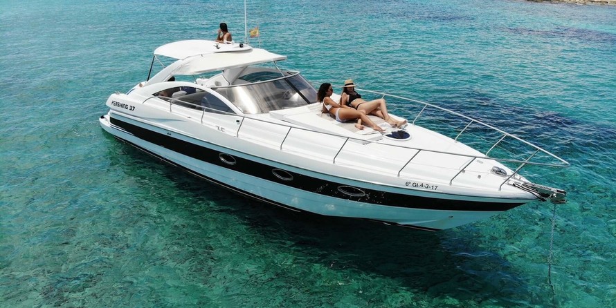 Pershing 37