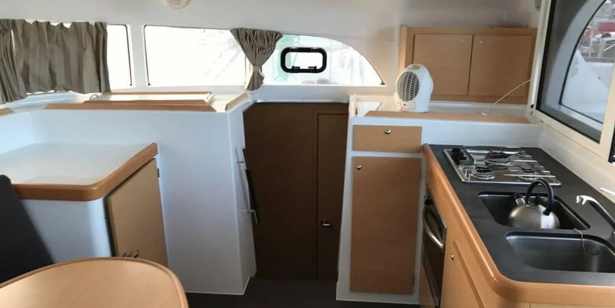 Lagoon 380 - 4 + 2 cab.