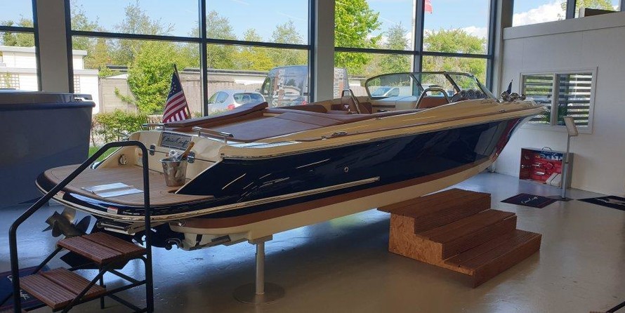 Chris-Craft Launch 27